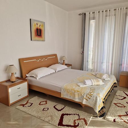 Studios M Улцин Екстериор снимка