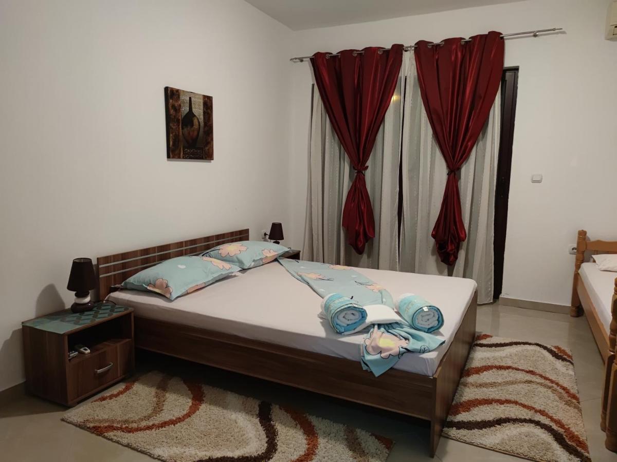 Studios M Улцин Екстериор снимка